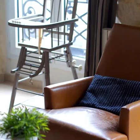 Appartement Clair Et Lumineux Au Centre De Parijs